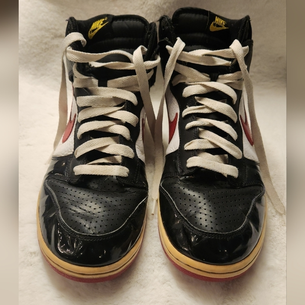 Nike Men's Black and Red High-Top Sneakers - Picture 8 of 11